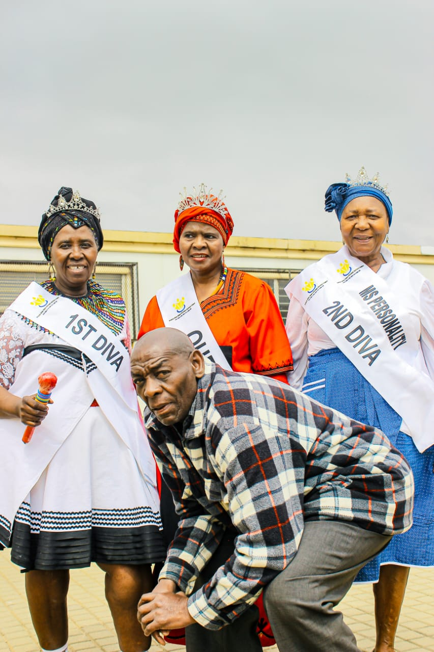 Senior Citizens Pageant · Divas crowned
